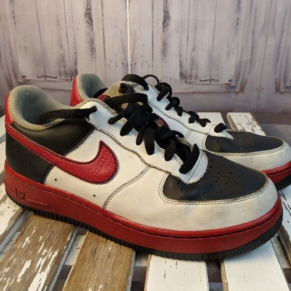 Nike sz 7 7Y boy youth kids shoes sneakers red bla - Picture 1 of 7